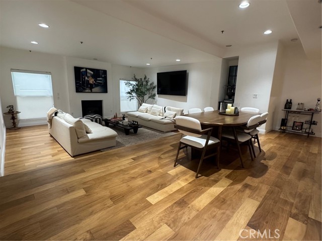 Detail Gallery Image 6 of 33 For 12011 Goshen #104,  Los Angeles,  CA 90049 - 2 Beds | 3 Baths