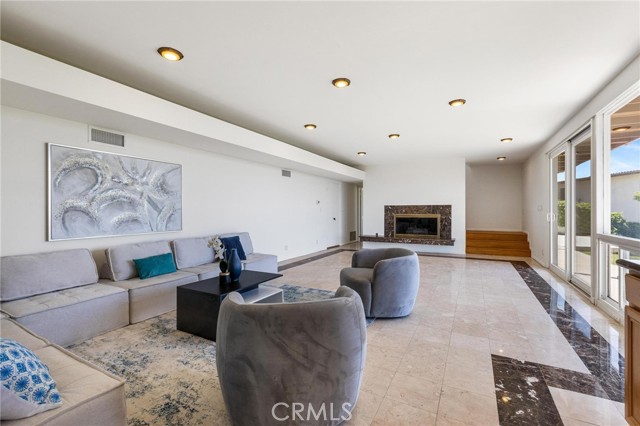 Detail Gallery Image 38 of 71 For 6780 Crest Rd, Rancho Palos Verdes,  CA 90275 - 6 Beds | 5/1 Baths