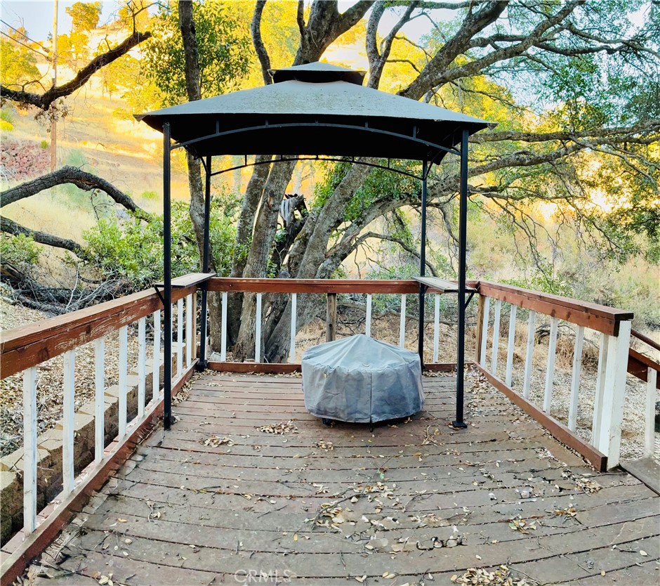 https://media.crmls.org/medias/a7a76b82-8fdf-4b0a-ae85-933ca2ba1c70.jpg?preset=X-Large