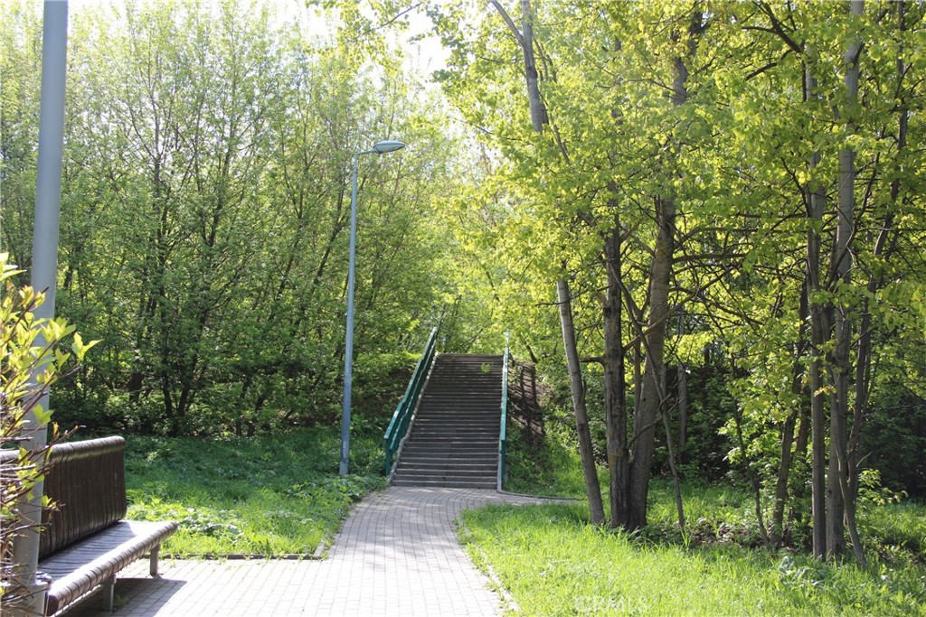 https://media.crmls.org/medias/a7a79c6f-3b5b-4985-9a26-0c7b5d9913ff.jpg?preset=X-Large