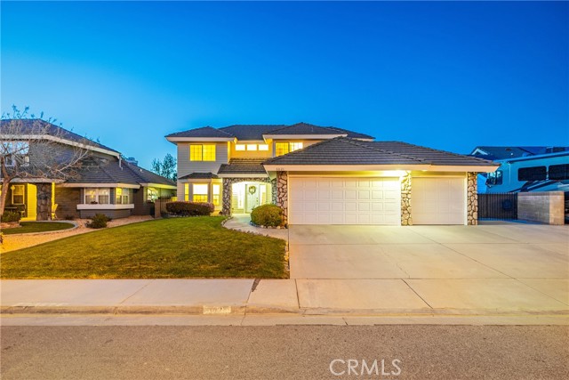 Detail Gallery Image 5 of 55 For 6021 Country Ln, Lancaster,  CA 93536 - 4 Beds | 3 Baths
