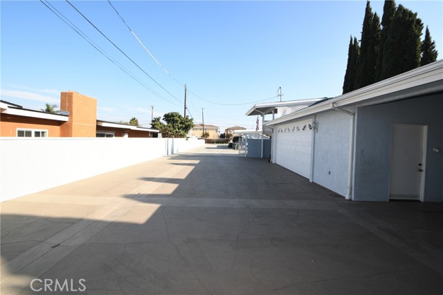 Detail Gallery Image 4 of 40 For 22607 S Meyler St, Torrance,  CA 90502 - 5 Beds | 5 Baths