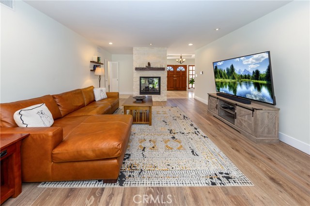 Detail Gallery Image 5 of 30 For 12441 Daryl Ave, Granada Hills,  CA 91344 - 3 Beds | 2/1 Baths