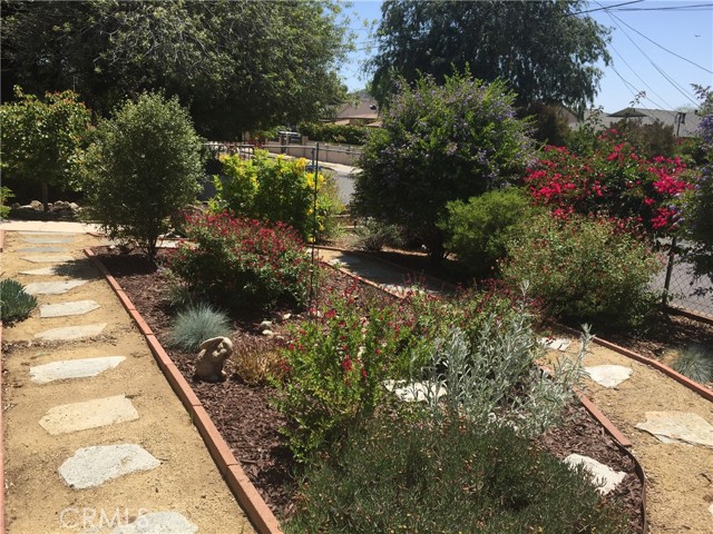 Detail Gallery Image 14 of 20 For 10602 Helendale Ave, Tujunga,  CA 91042 - 3 Beds | 2 Baths