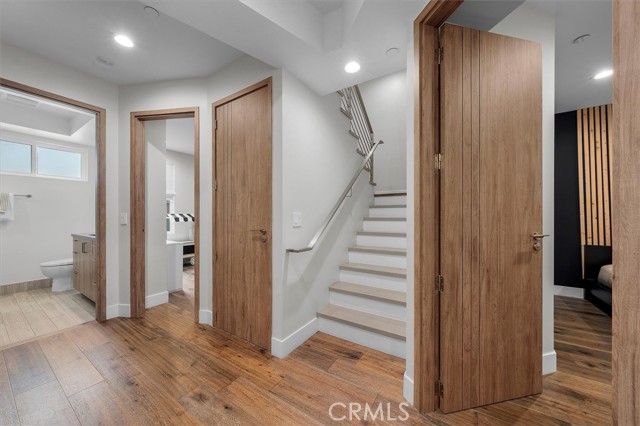 Detail Gallery Image 18 of 36 For 2713 Carnegie Ln #B,  Redondo Beach,  CA 90278 - 5 Beds | 4 Baths
