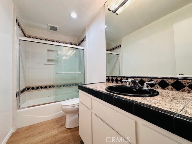 Detail Gallery Image 18 of 31 For 6229 Nw Marina Pacifica Dr, Long Beach,  CA 90803 - 2 Beds | 2/1 Baths