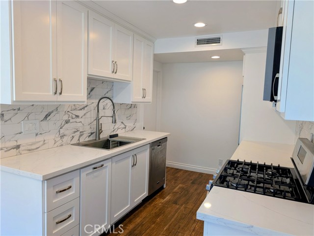 26253 Via Roble, Mission Viejo CA: https://media.crmls.org/medias/a7ac9c36-3c55-4588-b5bb-e072cc08800f.jpg
