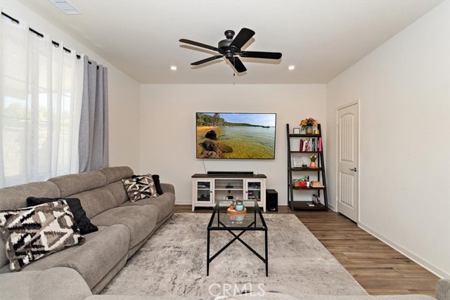 Detail Gallery Image 12 of 35 For 1046 W Buttercup Ln, Rialto,  CA 92376 - 4 Beds | 2/1 Baths