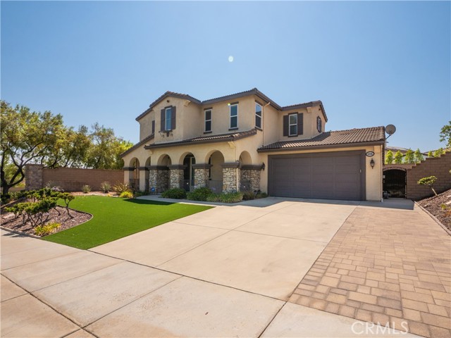 Detail Gallery Image 2 of 21 For 8365 Sanctuary Dr, Corona,  CA 92883 - 5 Beds | 4/1 Baths