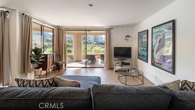 140 The Village, Redondo Beach, California 90277, 2 Bedrooms Bedrooms, ,2 BathroomsBathrooms,Residential,For Sale,The Village,SB24072329