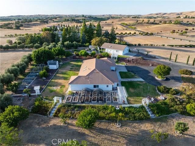 5570 Rancho La Loma Linda Drive, Paso Robles CA: https://media.crmls.org/medias/a7afe449-b136-4407-b7cc-ea1cc9be2901.jpg