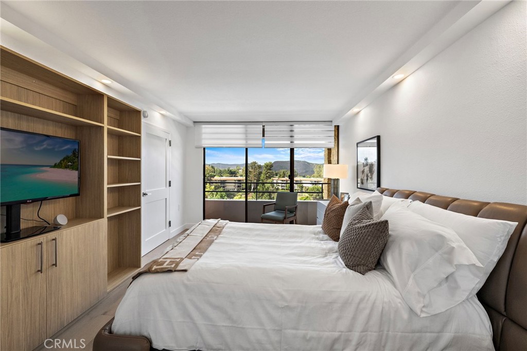 MLS #OC25235861 image #15