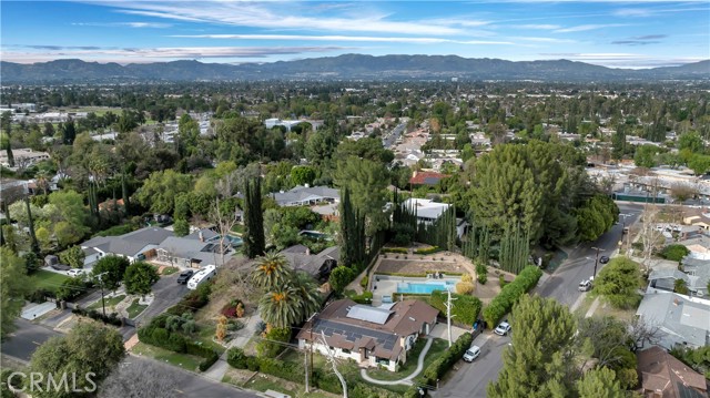 Detail Gallery Image 3 of 29 For 19943 Oxnard, Woodland Hills,  CA 91367 - 4 Beds | 3 Baths