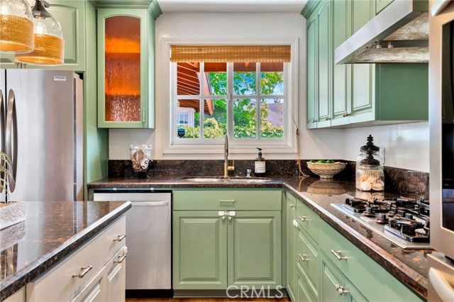15372 Shasta Lane, Huntington Beach CA: https://media.crmls.org/medias/a7b0ffe8-9df0-45e1-8d96-a44d09ec0e09.jpg