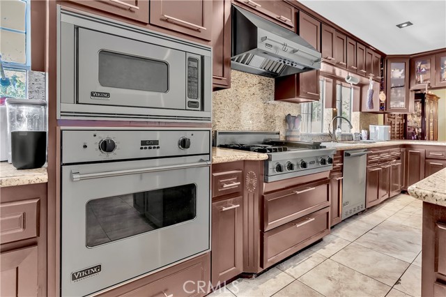 Detail Gallery Image 9 of 29 For 8557 Eucalyptus St, Downey,  CA 90242 - 4 Beds | 3 Baths