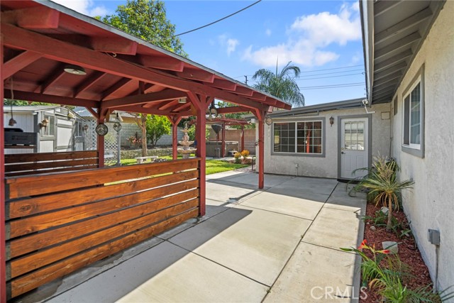 16080 San Jacinto Avenue, Fontana CA: https://media.crmls.org/medias/a7b2102c-af87-4184-af8c-c5c9318a2230.jpg