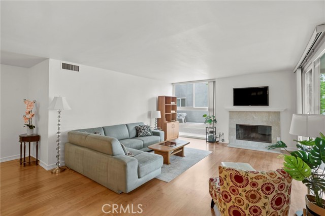 4915 Tyrone Avenue, Sherman Oaks CA: https://media.crmls.org/medias/a7b27255-0bc7-40ac-9553-76ff61102141.jpg