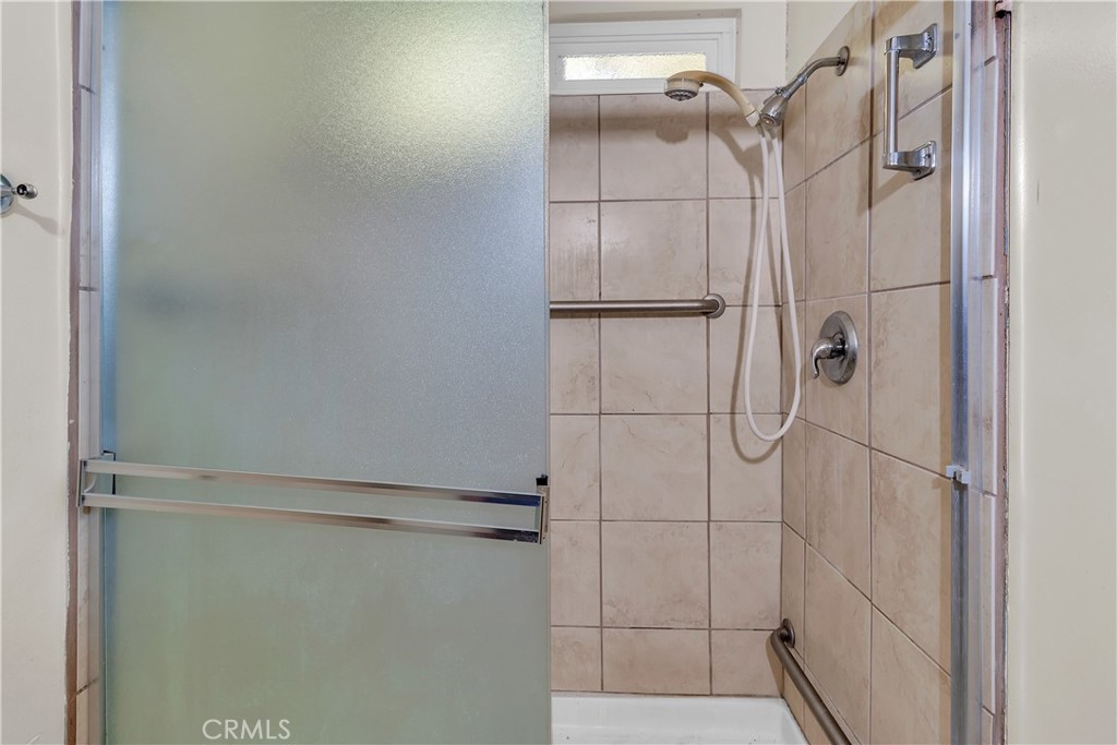 https://media.crmls.org/medias/a7b2cd1b-f975-4cfa-838f-9c59dbdb8a98.jpg?preset=X-Large