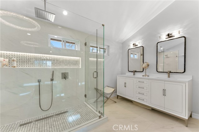 Detail Gallery Image 16 of 29 For 4420 Park Jazmin, Calabasas,  CA 91302 - 3 Beds | 3 Baths