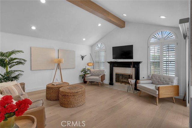 Detail Gallery Image 10 of 42 For 314 Ultimo Ave, Long Beach,  CA 90814 - 4 Beds | 3 Baths