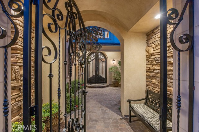 25769 Oak Leaf Court, Valencia CA: https://media.crmls.org/medias/a7b50b77-2c95-41de-ada4-e0f8a937cf23.jpg