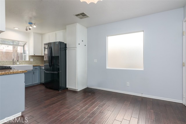 13775 Glenoaks Boulevard, 2 photo 7