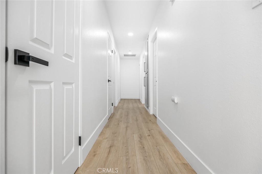 https://media.crmls.org/medias/a7b54ddc-071b-46cb-8e57-be812d8a0379.jpg?preset=X-Large