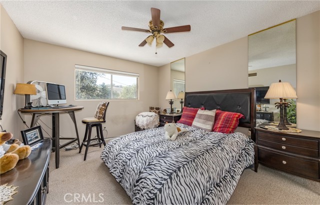 2242 Oak Crest Drive, Riverside CA: https://media.crmls.org/medias/a7b62475-cd46-4a5f-a61f-bfc616e3595a.jpg