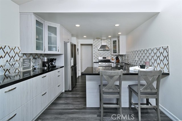 Detail Gallery Image 10 of 38 For 17908 River Cir #1,  Canyon Country,  CA 91387 - 3 Beds | 2 Baths