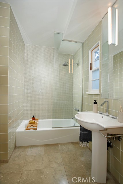 Detail Gallery Image 20 of 35 For 1624 Santa Barbara Ave, Glendale,  CA 91208 - 4 Beds | 3 Baths