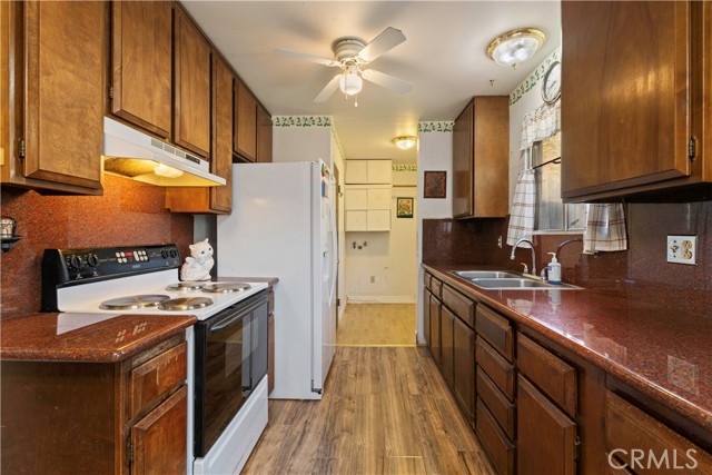 Detail Gallery Image 5 of 18 For 3944 Country Club Dr, Lucerne,  CA 95458 - 3 Beds | 1/1 Baths