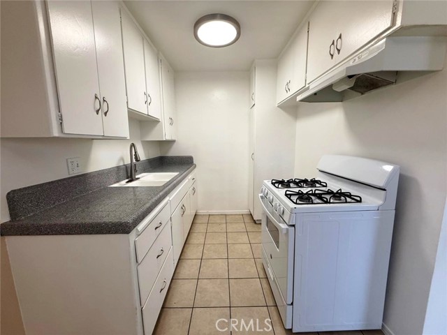 8371 Northgate Ave, Canoga Park CA: https://media.crmls.org/medias/a7b6f78f-97d6-47de-a230-4db65659b15e.jpg