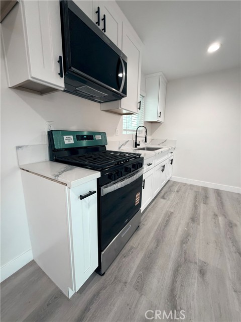 Kitchen w/New Appliances