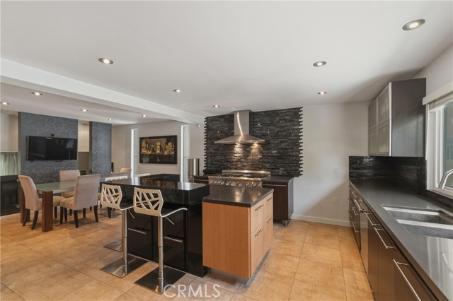 Detail Gallery Image 11 of 48 For 13231 Fiji Way #H,  Marina Del Rey,  CA 90292 - 3 Beds | 2/1 Baths