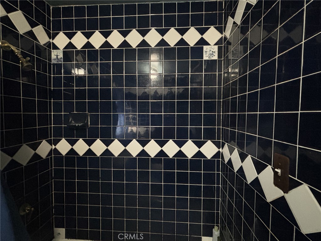 https://media.crmls.org/medias/a7b8073d-b1c4-4a5b-8d12-d40b68cfa1da.jpg?preset=X-Large