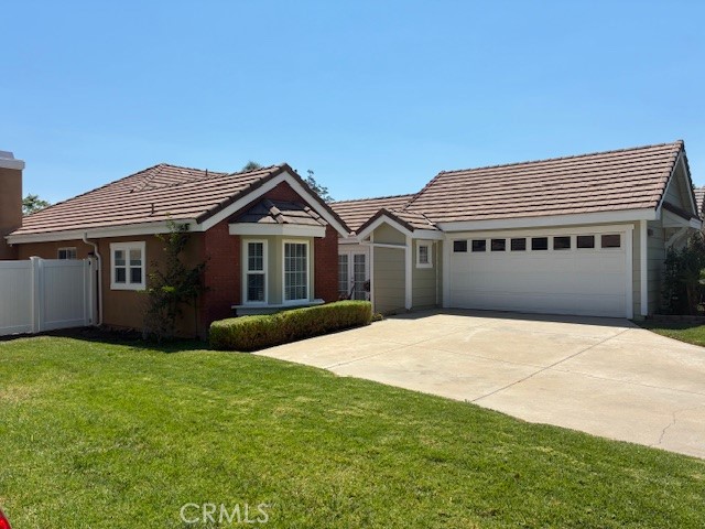 1328 Sunrise Circle South, Upland CA: https://media.crmls.org/medias/a7b8ba04-8a12-4560-ae41-8c013a520de0.jpg