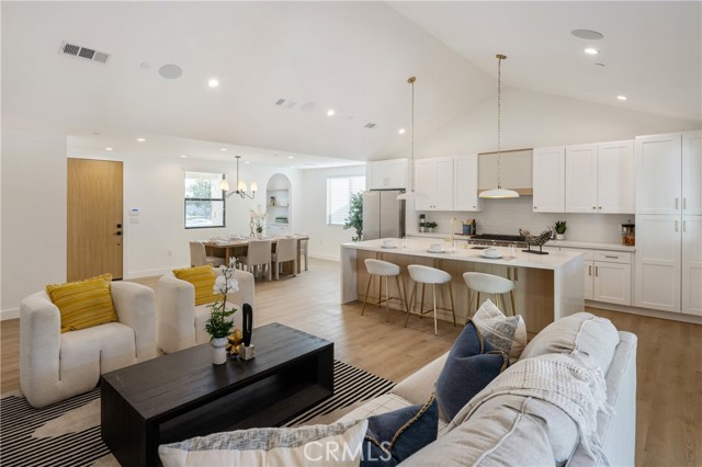 20109 Archwood Street, Winnetka CA: https://media.crmls.org/medias/a7b95942-ca5f-42e9-bf37-70d0475e9ae4.jpg