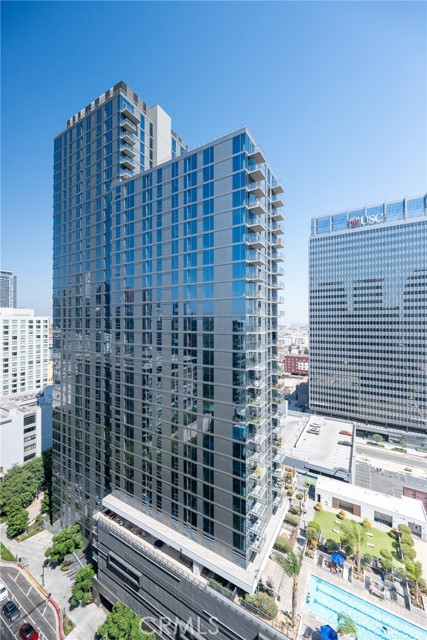 1155 South Grand Avenue, Los Angeles CA: https://media.crmls.org/medias/a7ba320b-4890-4d6c-b500-d047434c8d0c.jpg
