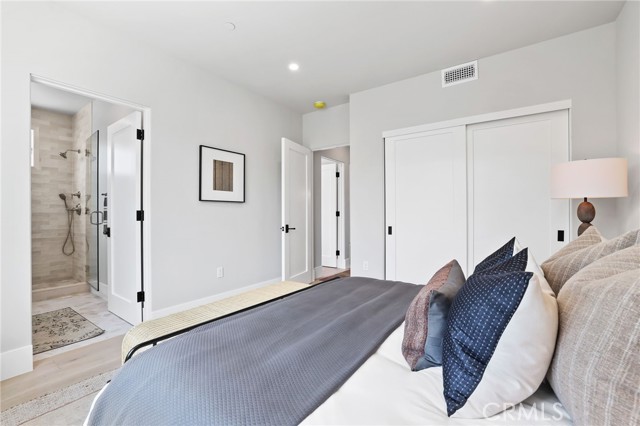 825 W Bay Avenue, Newport Beach CA: https://media.crmls.org/medias/a7ba526c-e191-4f90-aec6-852f22a1583d.jpg