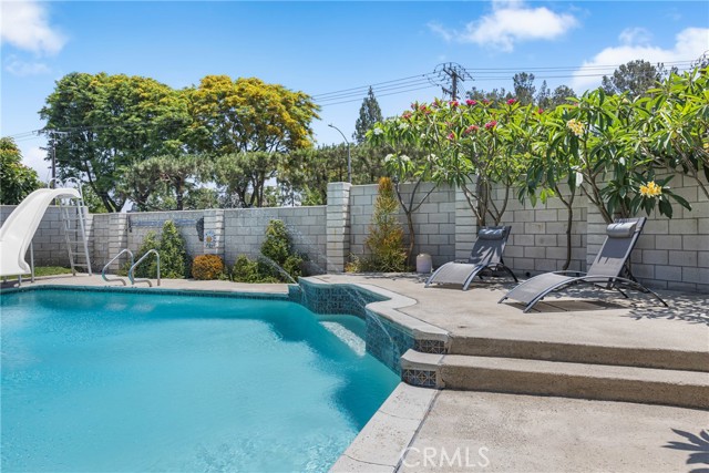 2951 S Plainfield Place, Ontario CA: https://media.crmls.org/medias/a7ba5c38-ff5b-441e-8033-54984e56ea7c.jpg