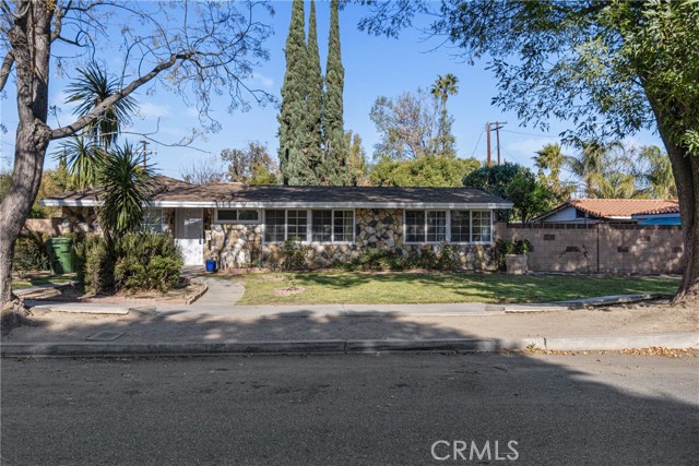 Detail Gallery Image 1 of 35 For 19453 Strathern St, Reseda,  CA 91335 - 4 Beds | 2 Baths