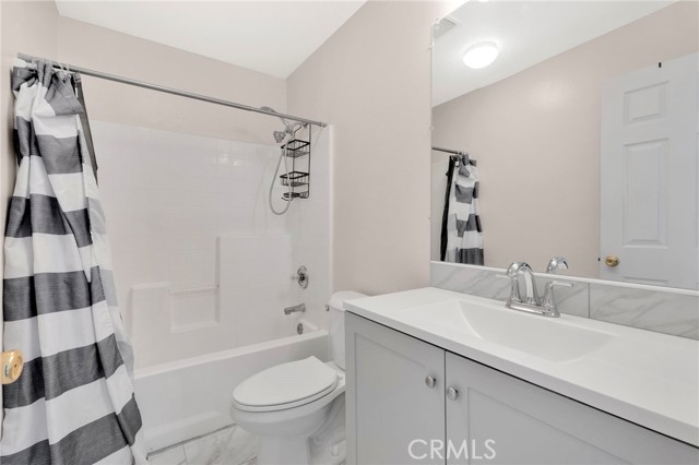 Detail Gallery Image 8 of 34 For 14106 Gray, Victorville,  CA 92394 - 4 Beds | 2 Baths