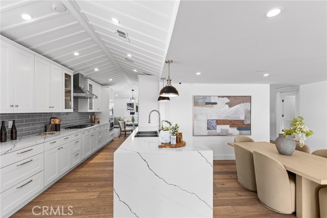 Detail Gallery Image 14 of 32 For 12947 La Maida St, Sherman Oaks,  CA 91423 - 4 Beds | 3 Baths