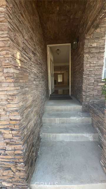 Detail Gallery Image 6 of 41 For 22962 Giant Fir Pl, Canyon Lake,  CA 92587 - 3 Beds | 2 Baths