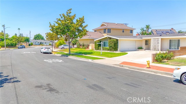 511 Gwynwood Avenue, La Habra CA: https://media.crmls.org/medias/a7bc4662-c33d-4054-a6bd-417ac22d0448.jpg