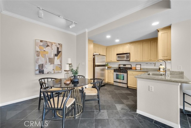 Detail Gallery Image 5 of 29 For 3300 Watermarke, Irvine,  CA 92612 - 2 Beds | 2 Baths