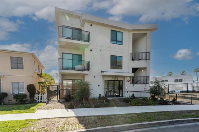 Detail Gallery Image 3 of 36 For 10652 Whipple St, North Hollywood,  CA 91602 - – Beds | – Baths