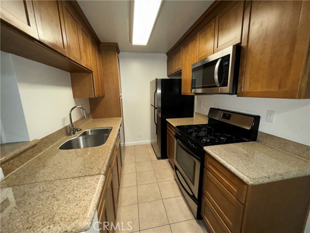 Detail Gallery Image 9 of 28 For 20327 Saticoy St #202,  Winnetka,  CA 91306 - 1 Beds | 1 Baths