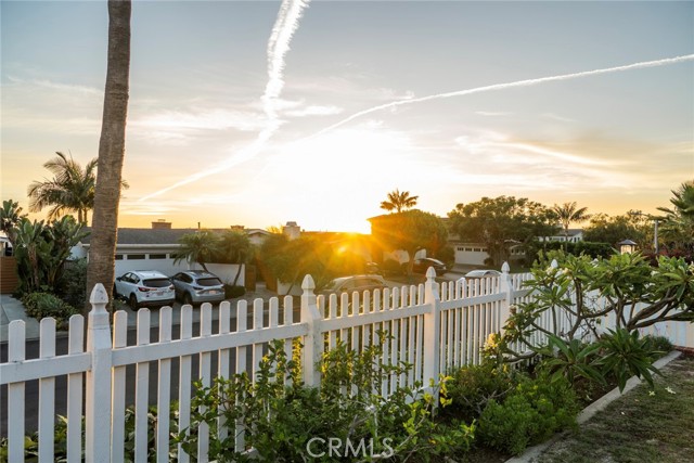 30802 Marilyn Drive, Laguna Beach CA: https://media.crmls.org/medias/a7c09c65-b4f0-449d-9f78-d6742dc540d3.jpg