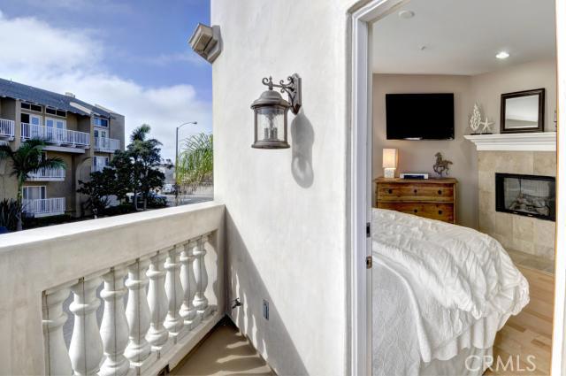 313 2nd Street, Hermosa Beach, California 90254, 3 Bedrooms Bedrooms, ,3 BathroomsBathrooms,Residential,Sold,2nd,SB12141698